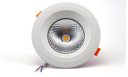 Hvad er forskellene mellem COB LED loftspotlight og traditionelle spotlights